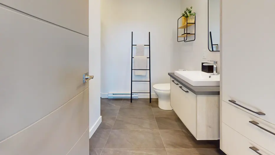 Le Alta Bathroom
